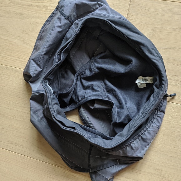 *Sale*Lululemon Turbo Run Lined Shorts. Size 4. - Picture 7 of 7